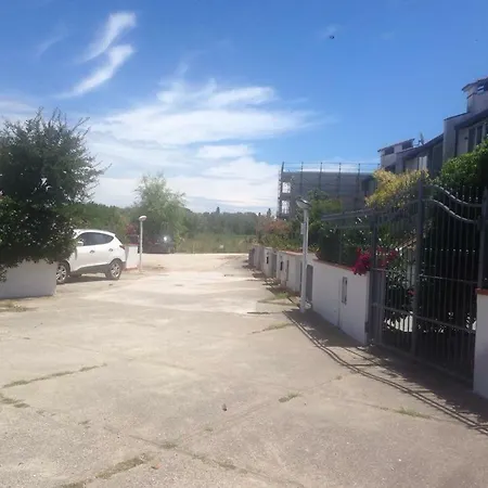 Logonovo 2000 بيت للعطل *